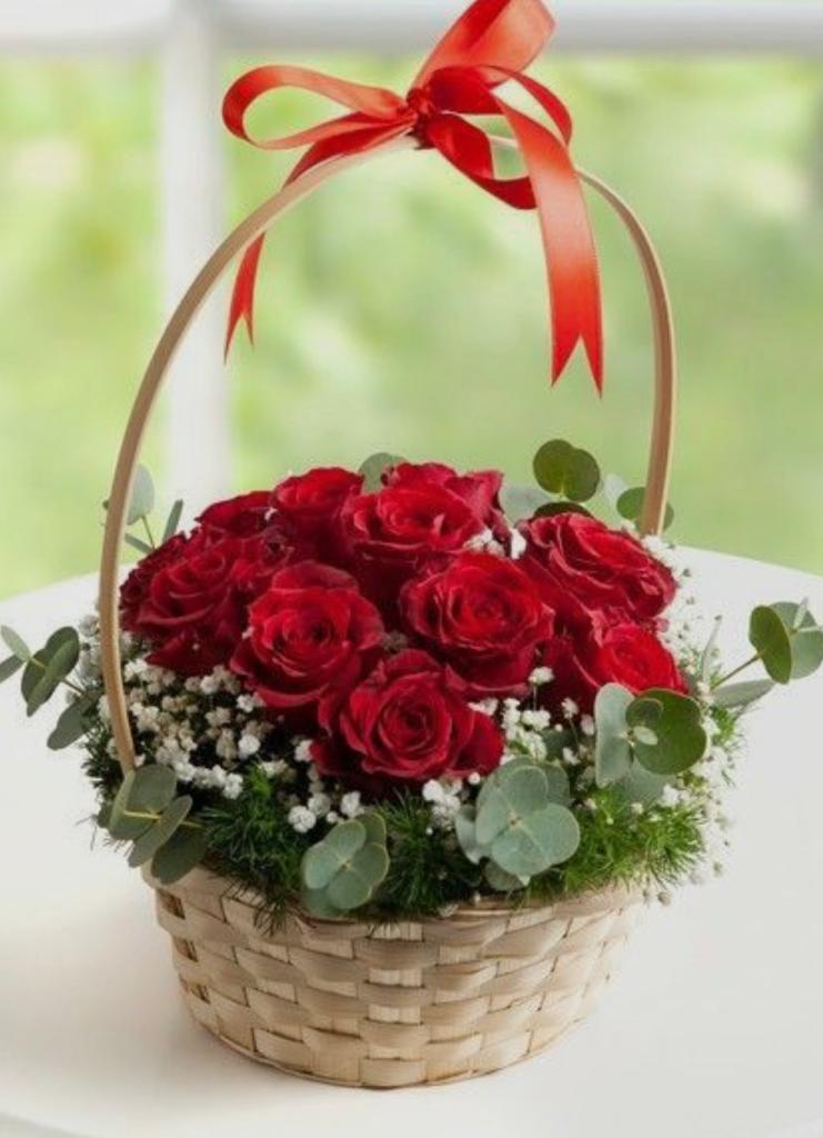 6 Red Roses 🌹 in basket